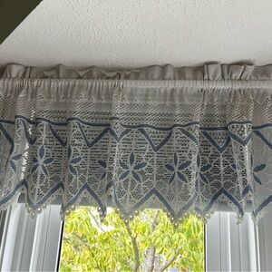 Set of 3 Lace Window Valance with Blue Highlights